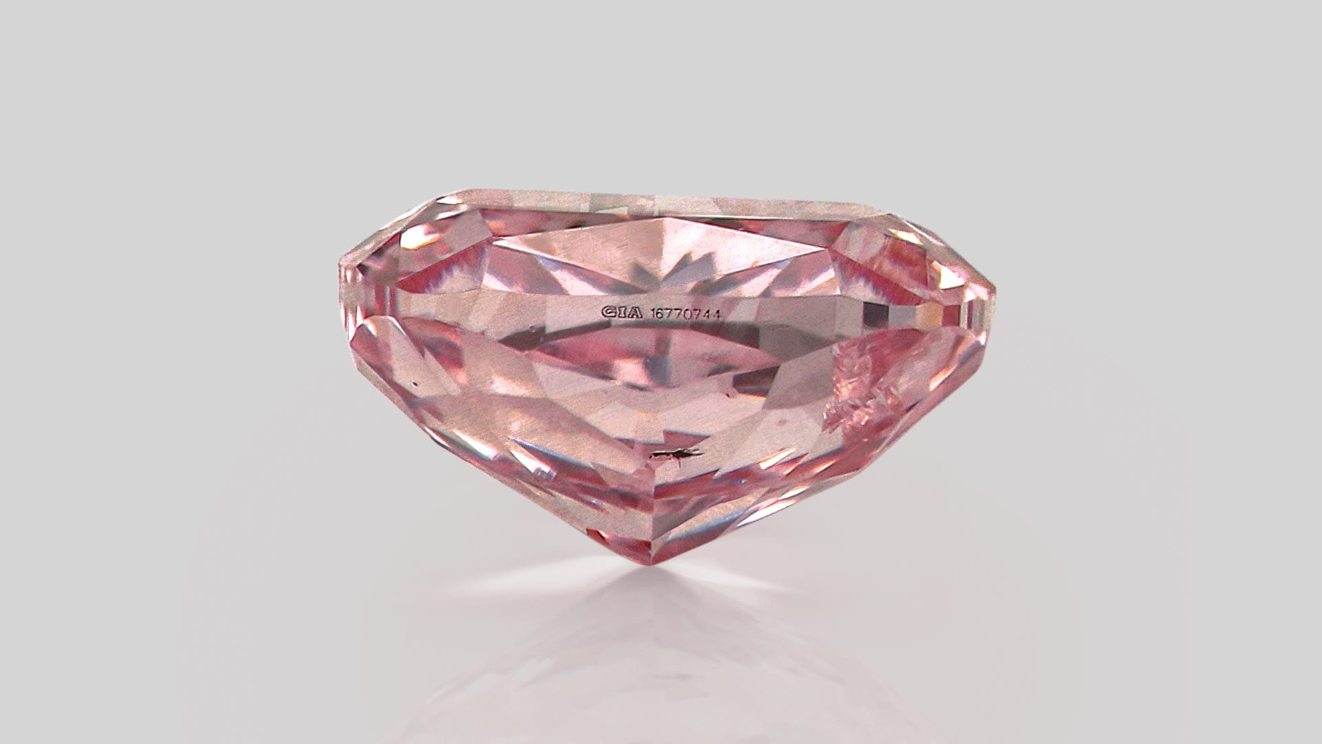 Pre-owned Argyle pink diamonds hit market in unique public tender